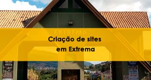 “Foto do portal de entrada da cidade de Extrema, com telhado de telhas alaranjadas e montanhas ao fundo. Sobreposta à imagem, uma faixa amarela centralizada exibe em letras pretas a frase ‘Criação de sites em Extrema’.