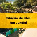Vista aérea do parque Mundo das Crianças em Jundiaí, com área verde, brinquedos e pessoas caminhando. Sobre a foto aparece uma faixa amarela com o texto 'Criação de sites em Jundiaí'.